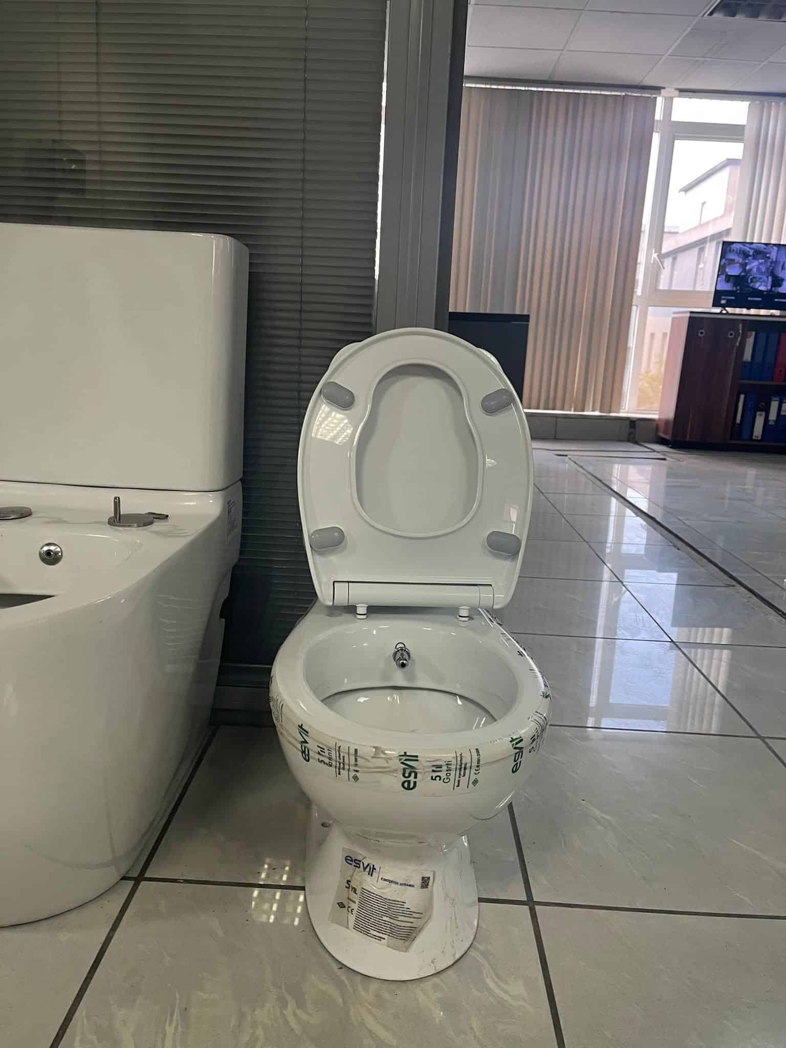Foça Banyo Gideri Açma
